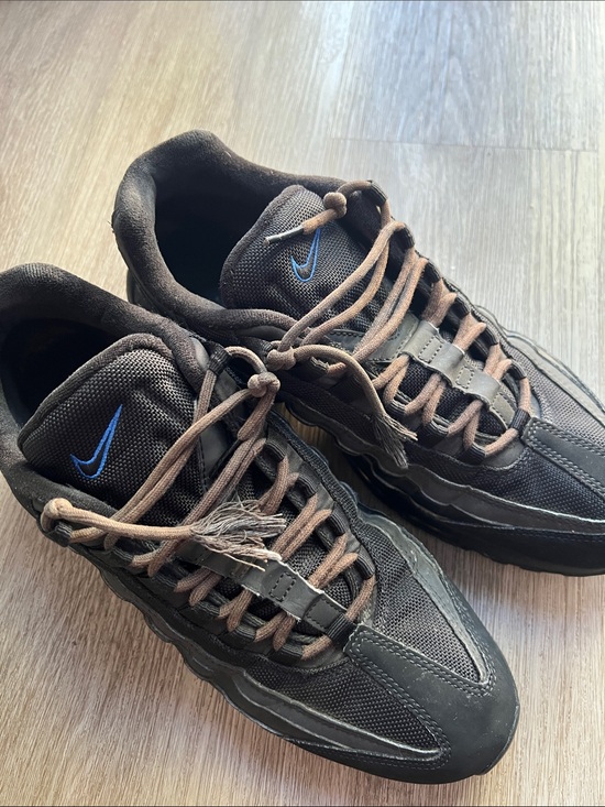 Athletic_Shoes